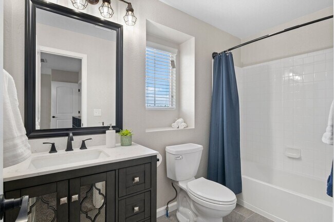 Building Photo - 4 Bed 3.5 Bath home in Tollgate Crossing