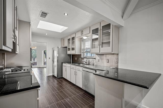 Building Photo - 9127 Valley Chapel Ln