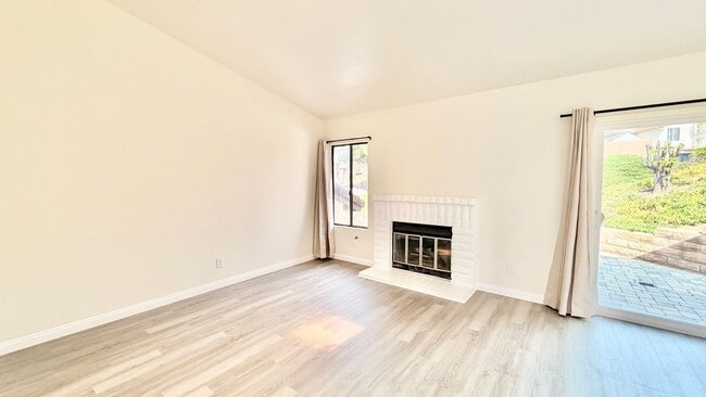 Building Photo - Wonderful Split-level Home with Spacious B...