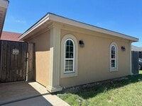 Building Photo - 1216 E Parker Ave