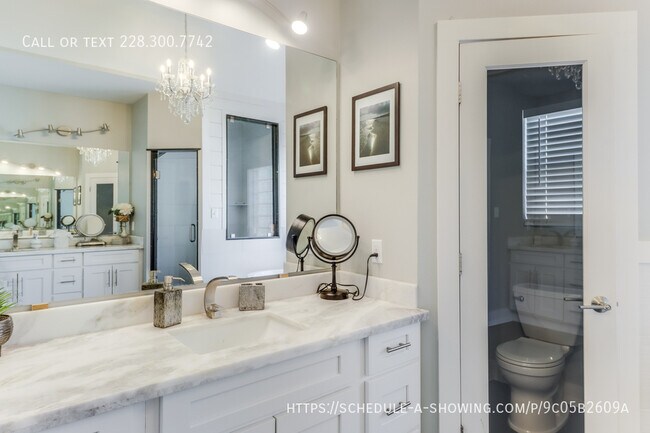 Building Photo - 1713 Shelby Ln