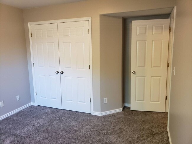 Building Photo - Beautiful 6 Bed 3 bath in Springville!!