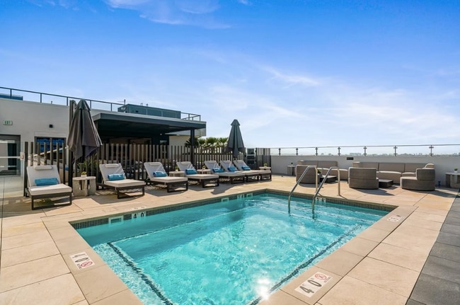 Building Photo - 3688 Overland Ave Los Angeles, CA 90034