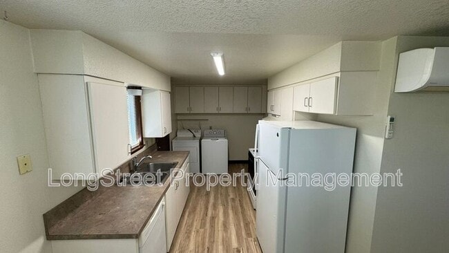 Building Photo - 1020 Pioneer St