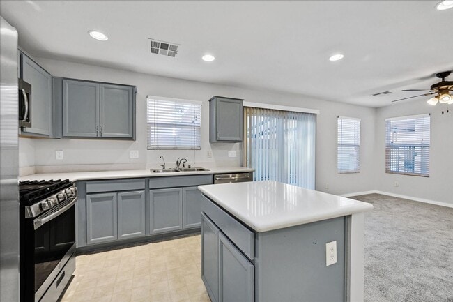 Building Photo - 3 Bedroom Home with Gorgeous Kitchen.