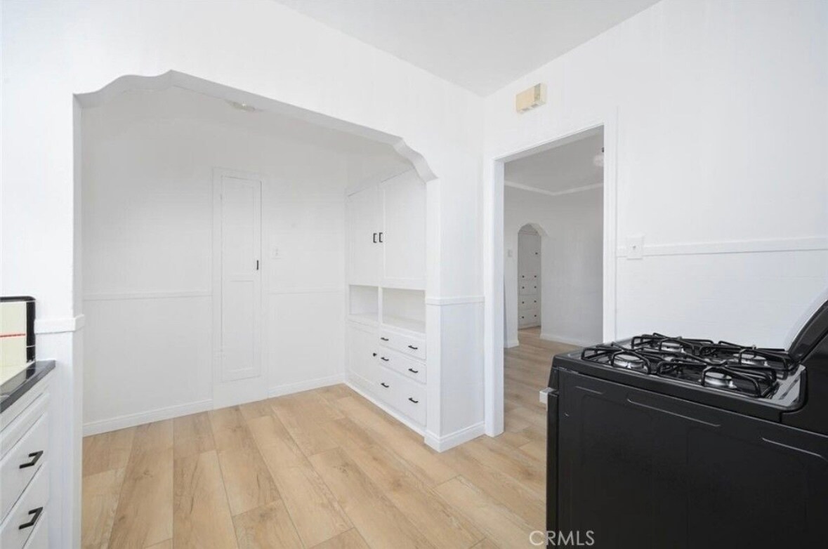 Building Photo - 974 W 13th St
