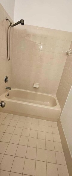 Building Photo - 2102 Shoma Dr