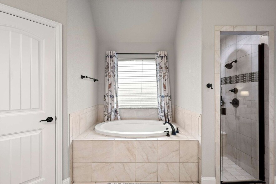 Building Photo - 206 S Meadow Dr