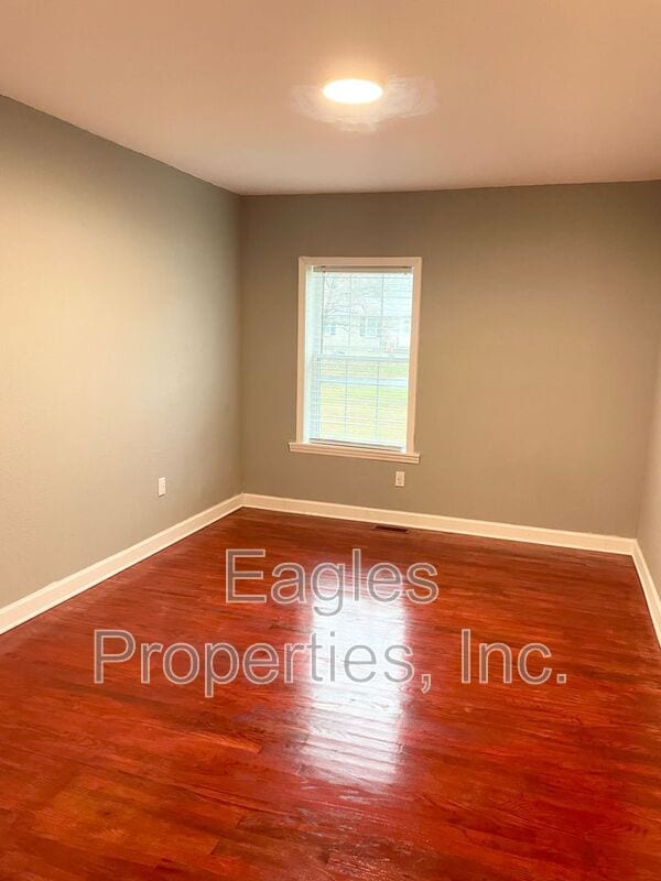 Building Photo - 104 Lane St