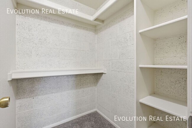 Building Photo - 20251 N 3rd Dr