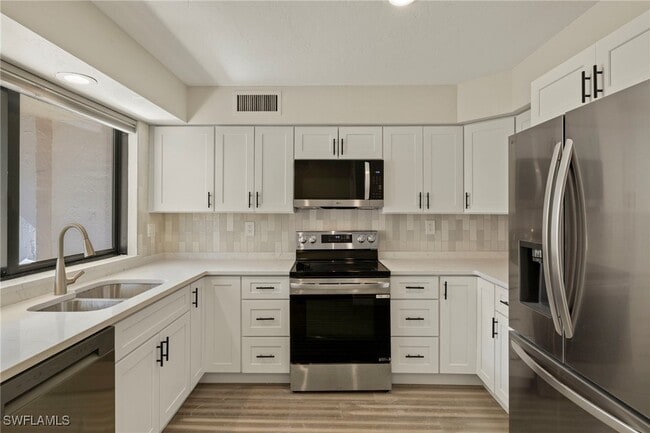 Building Photo - 3101 Riviera Dr