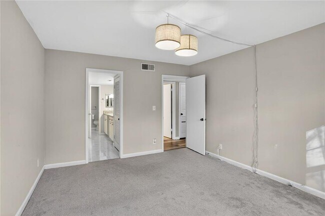 Building Photo - 80 Montre Square NW