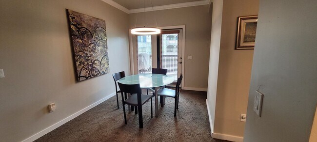 Building Photo - Monterra 2 bedroom 2 Bath on Main level