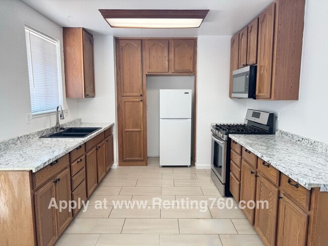 Building Photo - 3 Bed 2 Bath Home Near Military Base!