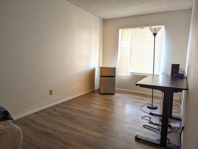Building Photo - 4406 W Palmaire Ave