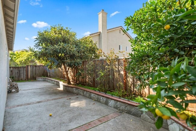 Building Photo - 709 Buriat St