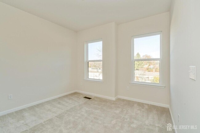 Building Photo - 103 Vaughn Dr