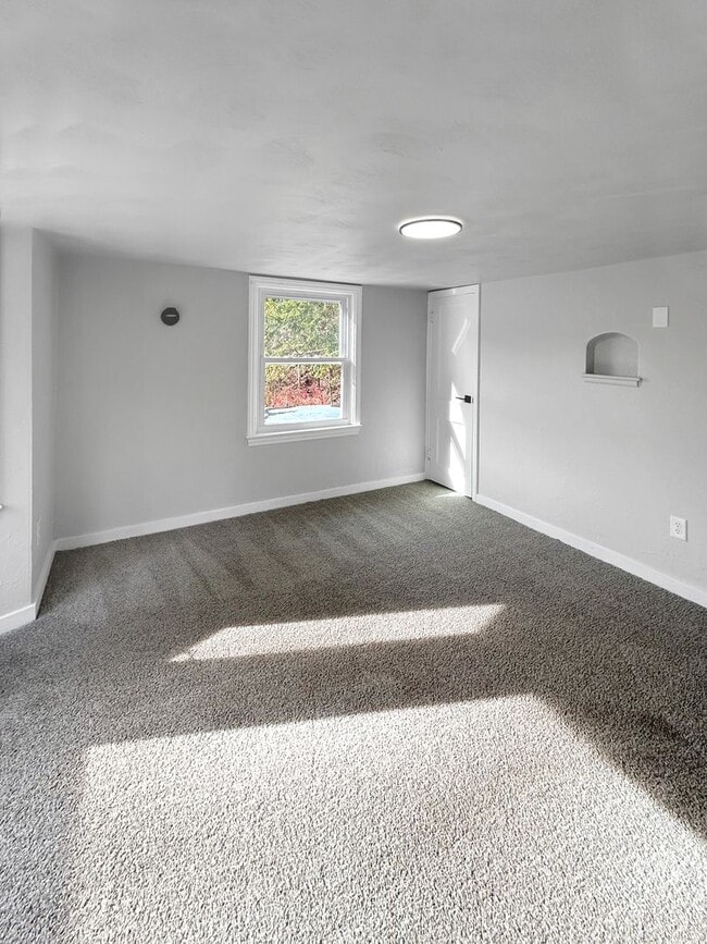 Building Photo - Welcome to this newly remodeled gem located in the heart of Collier, PA.