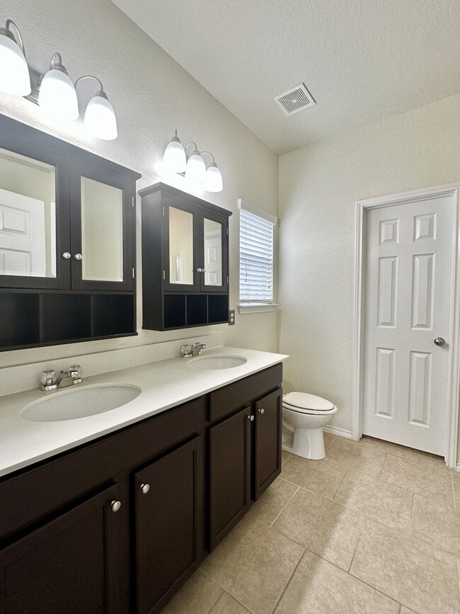 Building Photo - 14023 Laurel Br