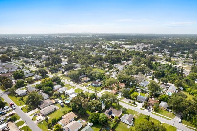 Building Photo - Won't Last! Apply NOW!  App fee REDUCED $25 ASAP $1995 3br/1bath CUTE House w/ HUGE YARD *** Newl...