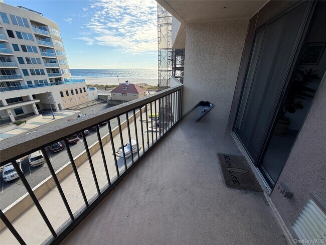 Building Photo - 360 Shore Rd