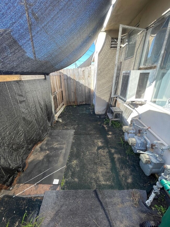 Building Photo - 4528-32 Bancroft St