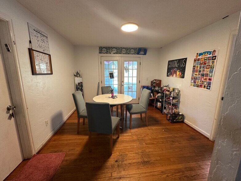 Dining room with French doors to patio - 1536 NW 7th Ave