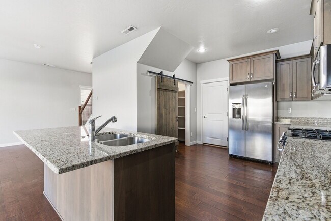 Building Photo - 9138 W Tillamook Dr