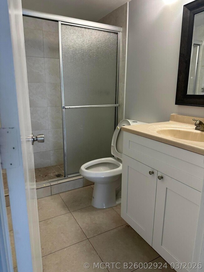 Building Photo - 208 Foxtail Dr