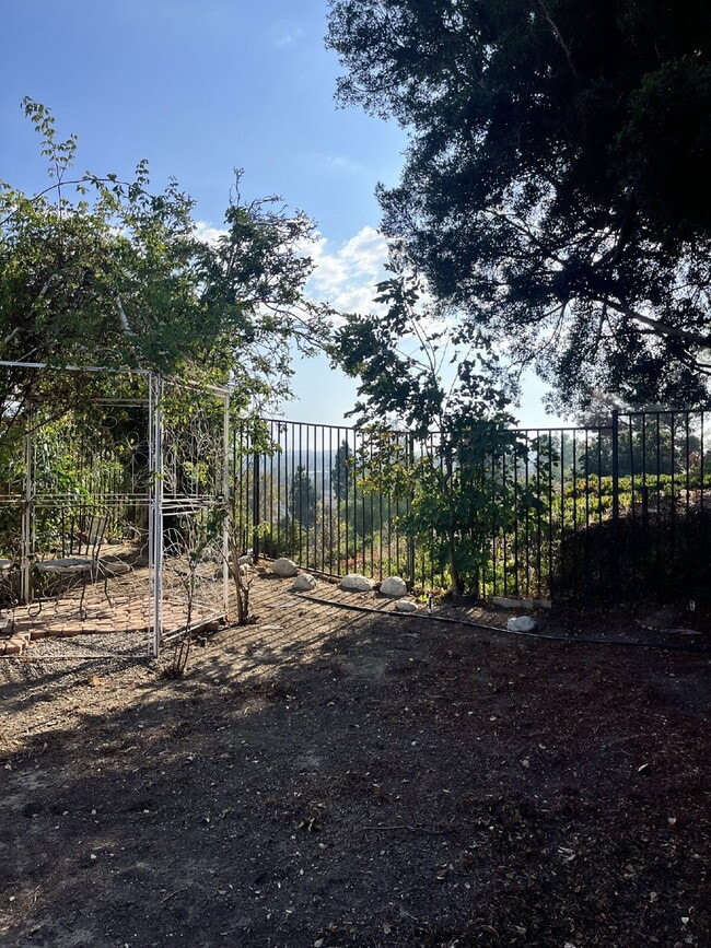 Building Photo - "Charming 3-Bed Oasis with 2 Baths in Moor...