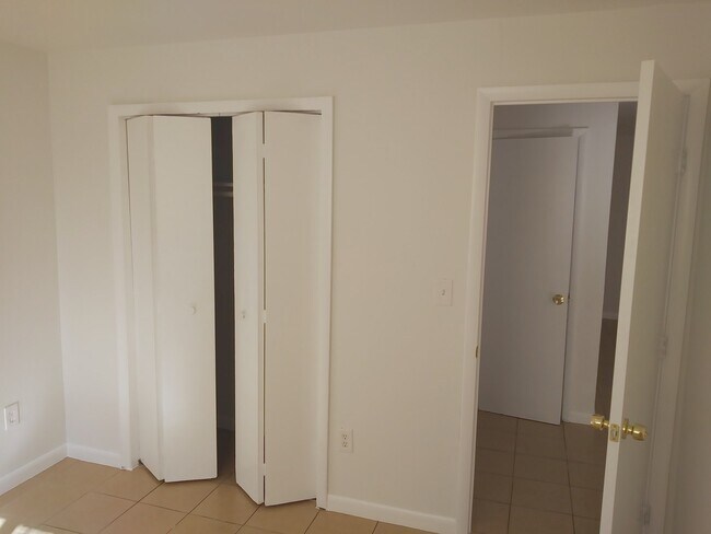 Building Photo - 1610 NW 59th St