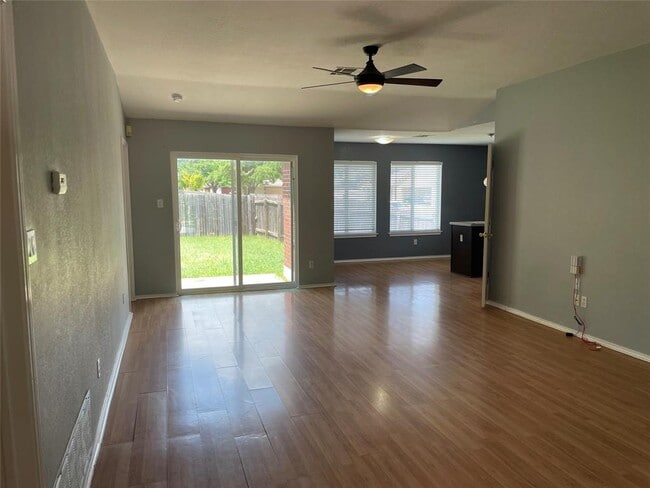 Building Photo - 2501 Willow Way