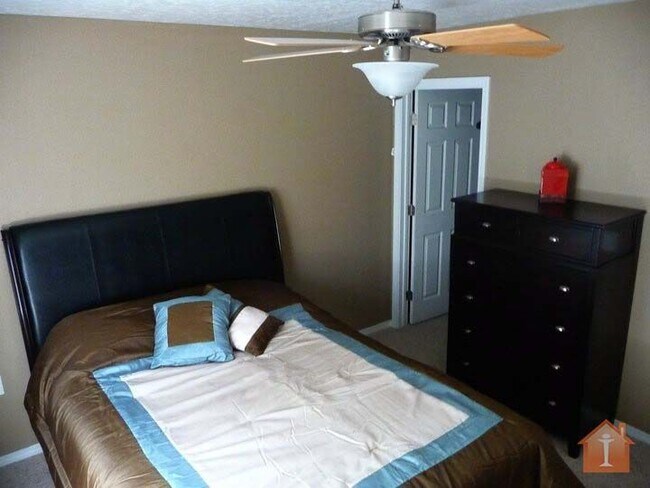 Building Photo - Pinon Bluffs Executive Suite Fully Furnished