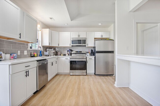 Building Photo - 202 Weeping Hollow Ct