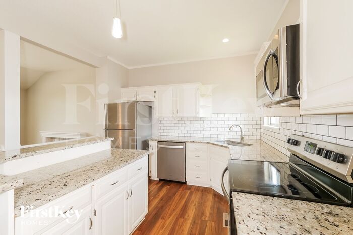 Building Photo - 1607 Stasi Ave