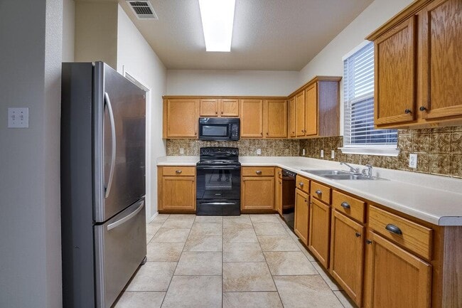 Building Photo - 201 Creek Ledge Dr