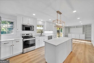 Building Photo - 1806 Knox St