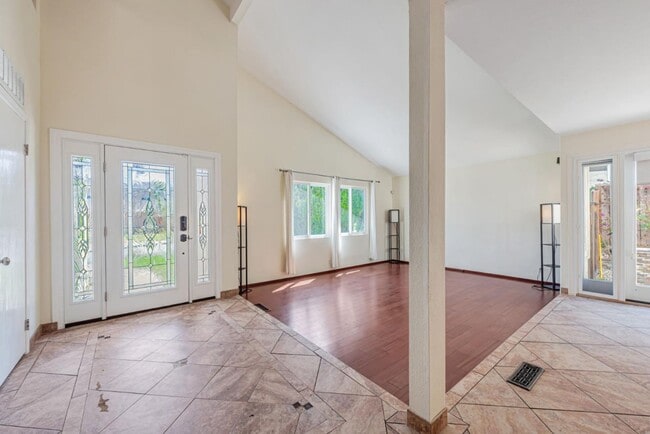 Building Photo - 520 Weybridge Dr