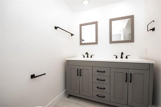 Building Photo - Encinitas 4br  2 car garage granite kitchen Huge Yard Home Remodeled TEXT 858-774-1574 $6290