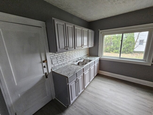 Building Photo - 15906 Corsica Ave