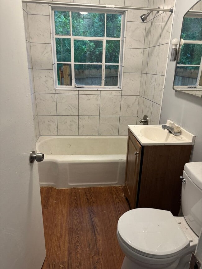 Building Photo - 2418 Alma St