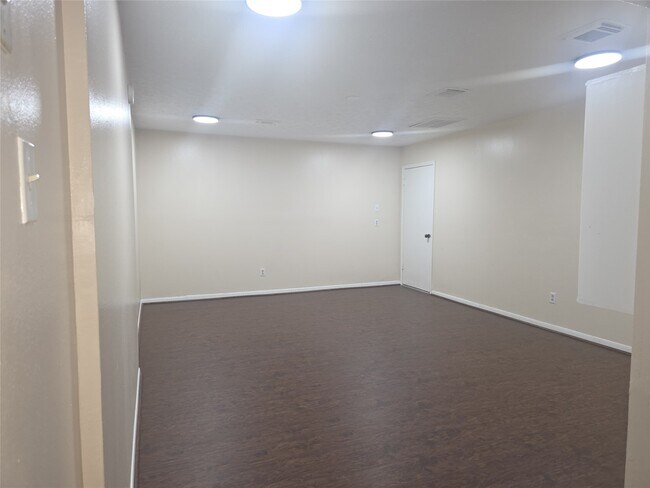 Building Photo - 1907 Summerfield Pl