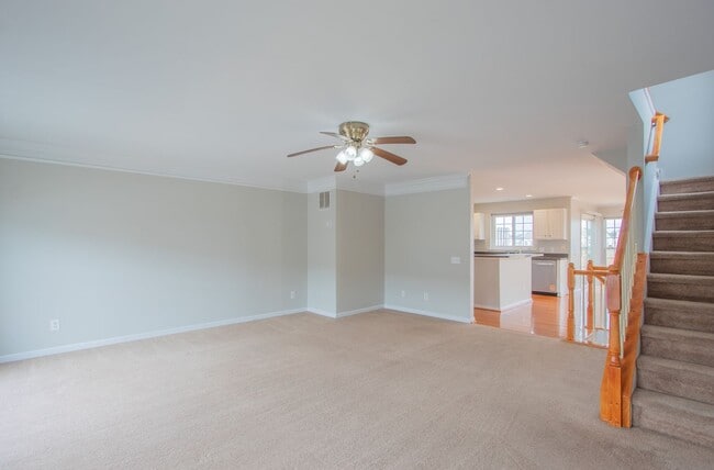 Building Photo - Great Views Overlooking the Golf Course - Large 3 Bedroom End unit TownHouse