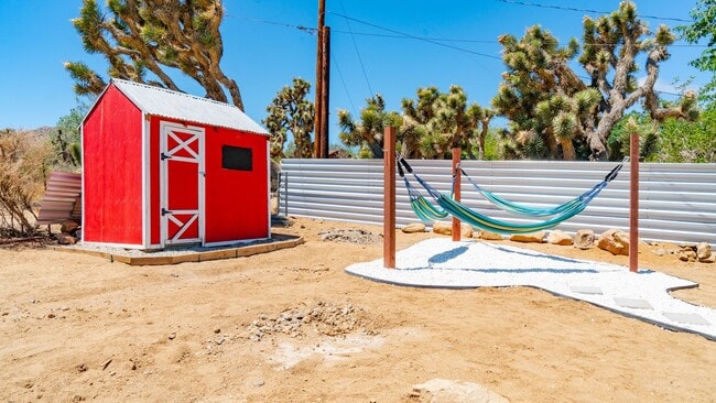 Building Photo - Fully Furnished Home in Yucca Valley