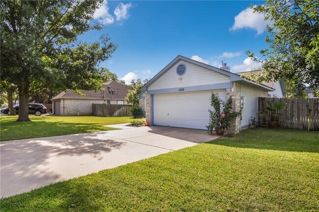 Building Photo - 1252 Lacey Oak Loop