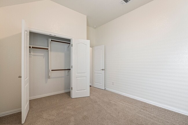 Building Photo - Beautiful 5 bedroom, 3 bathroom home in Buda!!!