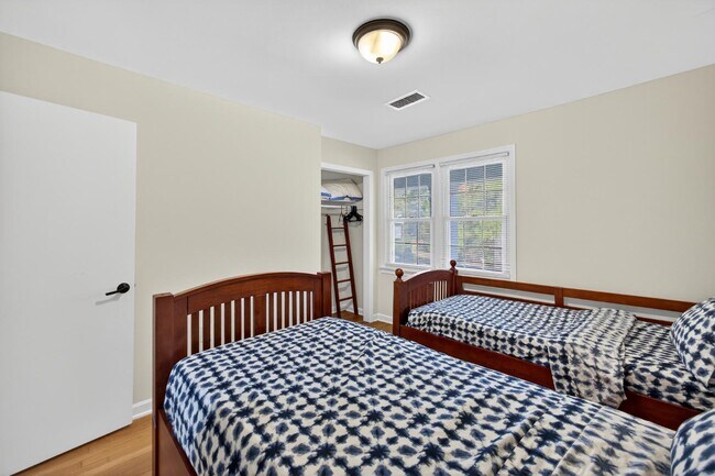 Building Photo - 8081 Kittery Ave