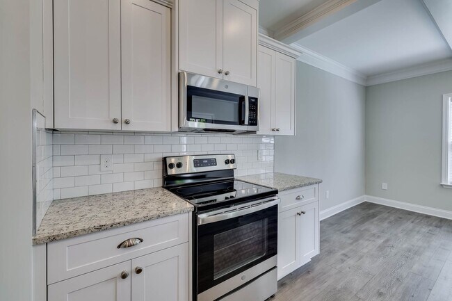 Building Photo - Beautifully maintained 4 / 2.5 home in Joh...
