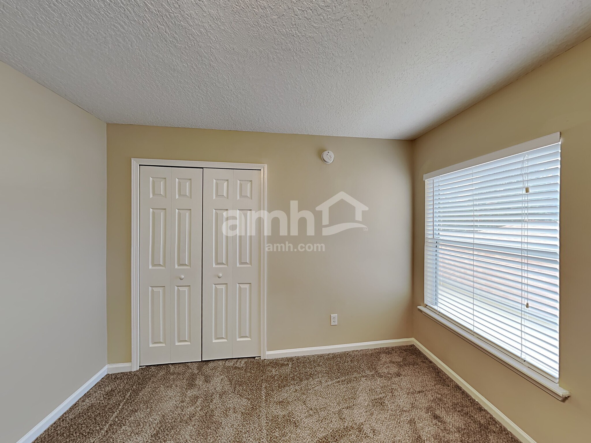 Building Photo - 456 Evergreen Way