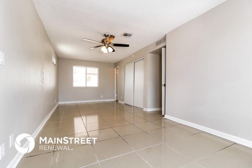 Building Photo - 10546 N 73rd Dr